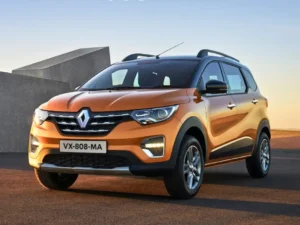 नई Renault Triber 2025 का फ्रंट और साइड व्यू – नया डिजाइन और डुअल-टोन अलॉय व्हील्स के साथ