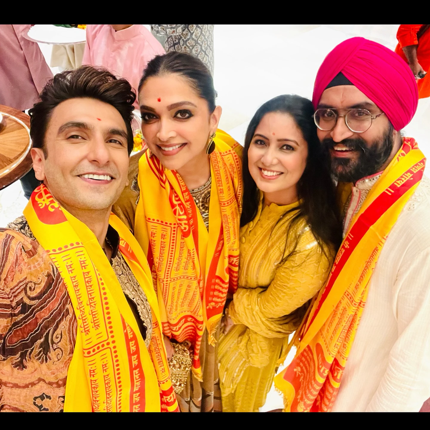 Deepika-Padukone-Ranveer-Singh-Ganesh-Chaturthi-2025-2-2025-08-473de4eff805a4c370d26b2ebde5ac67